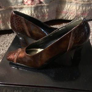 Women’s J. Renee Brown Bronze Shoes 9.5